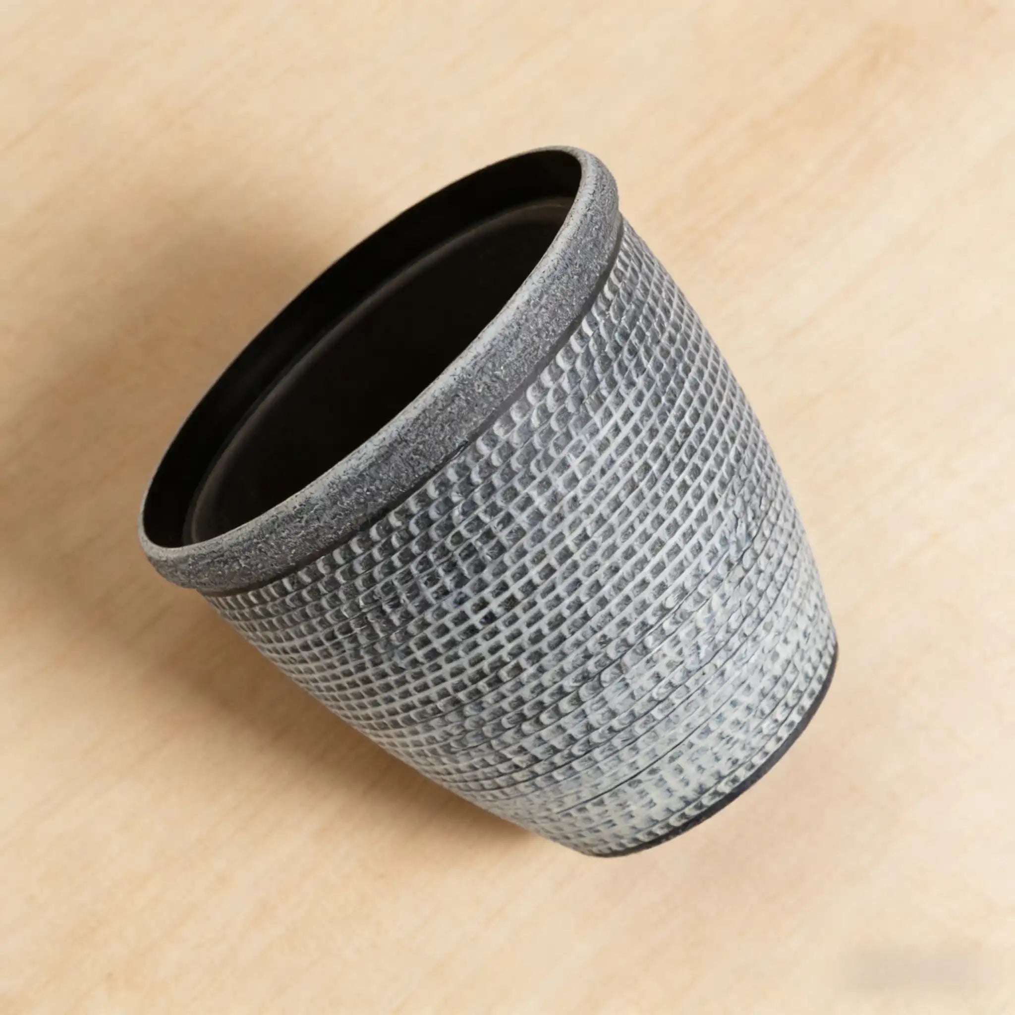 Minimalist Silver Grid-Pattern PP Floor Planter (25cm Diameter)