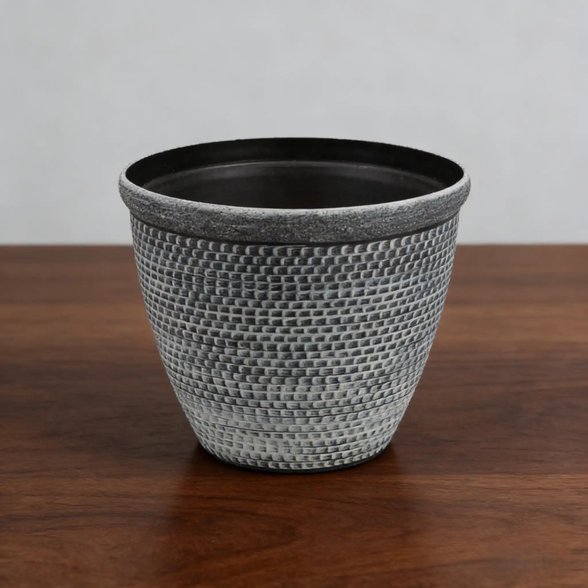 Minimalist Silver Grid-Pattern PP Floor Planter (25cm Diameter)