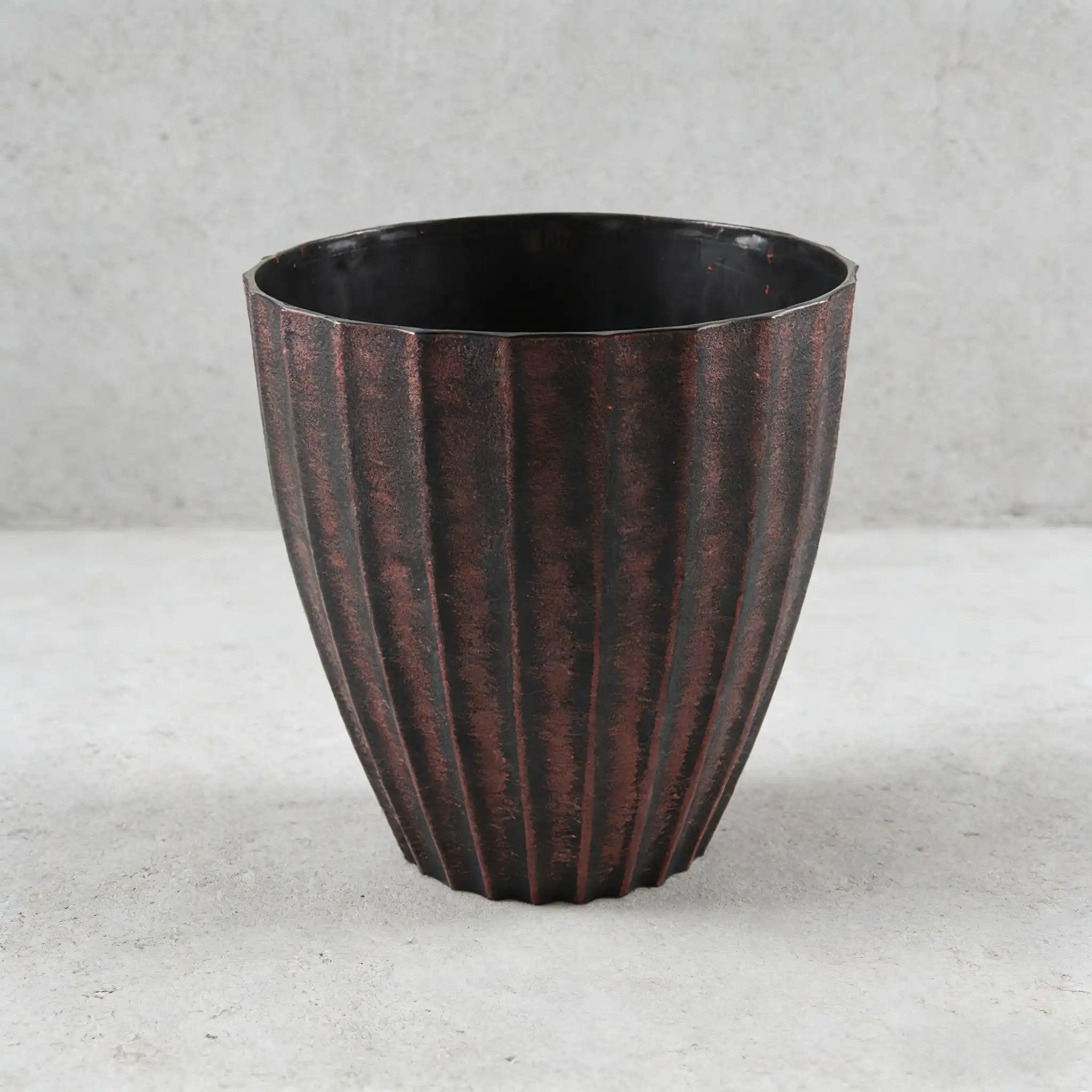 Purple Resin Ribbed Floor Planter (30×27cm)